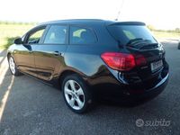Usata Opel Astra 110 CV (80 kW) 2011 Nero Station wagon
