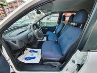 Usata Fiat Multipla 103 CV (75 kW) 2007 Bianco Monovolume