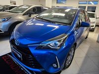 Usata Toyota Yaris Hybrid Cool 73 CV (53 kW) 2018 Blu Berlina