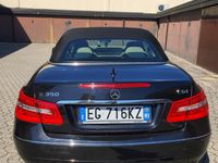 Usata Mercedes E220 170 CV (125 kW) 2011 Nero Cabrio