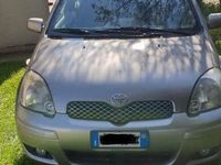 Second-hand Toyota Yaris 75 CP (55 kW) 2003 Gri Hatchback