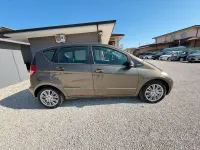 Usata Mercedes A180 Elegance 109 CV (80 kW) 2012 Marrone Utilitaria