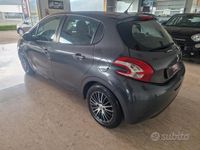 Usata Peugeot 208 68 CV (50 kW) 2012 Grigio Utilitaria