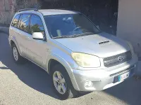 Usata Toyota RAV4 116 CV (85 kW) 2004 Argento SUV