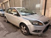 Begagnad Ford Focus 110 HK (80 kW) 2010 Grå Kombi