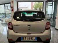 Usata Dacia Sandero Stepway 90 CV (66 kW) 2014 Argento Berlina