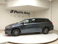 usata Toyota Auris Station Wagon 1.8 Hybrid Lounge del 2015 usata a Teramo