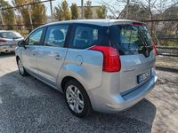 Usado Peugeot 5008 112 HP (82 kW) 2010 Prateado Monovolume
