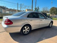 Usata Mercedes E270 177 CV (130 kW) 2002 Grigio Berlina