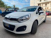 Usata Kia Rio 75 CV (55 kW) 2014 Bianco Berlina