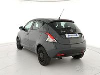 Usata Lancia Ypsilon 69 CV (50 kW) 2015 Grigio scuro Utilitaria