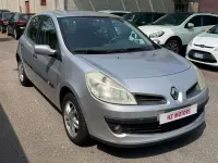 Usata Renault Clio III Dynamique 75 CV (55 kW) 2009 Argento Berlina