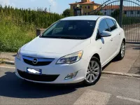 Usata Opel Astra Cosmo 140 CV (102 kW) 2011 Bianco Berlina
