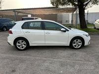 Usata VW Golf VIII Life 131 CV (96 kW) 2022 Bianco Berlina