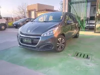 Begagnad Peugeot 208 82 HK (60 kW) 2016 Svart Halvkombi