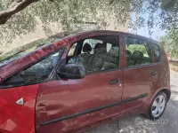 Usata Mitsubishi Colt 109 CV (80 kW) 2005 Marrone Utilitaria