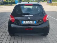 Usata Peugeot 208 Active 68 CV (50 kW) 2013 Nero Utilitaria