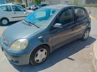 Usata Toyota Yaris 75 CV (55 kW) 2005 Grigio Berlina