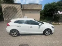 Usata Volvo V40 120 CV (88 kW) 2014 Bianco Berlina