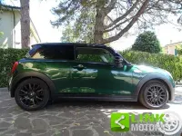 Usata Mini Cooper D 116 CV (85 kW) 2016 Verde scuro Utilitaria