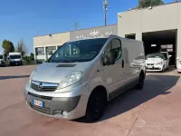 Usata Opel Vivaro 114 CV (83 kW) 2012 Grigio Monovolume