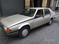 Usata Alfa Romeo 75 110 CV (80 kW) 1987 Grigio Berlina
