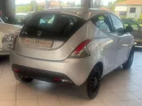 Usata Lancia Ypsilon 69 CV (50 kW) 2015 Argento Utilitaria