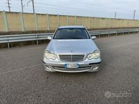 Usata Mercedes C220 Elegance 150 CV (110 kW) 2004 Grigio Berlina