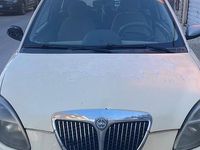 Usata Lancia Ypsilon 70 CV (51 kW) 2005 Bianco Utilitaria