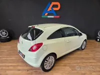Usata Opel Corsa Club 86 CV (63 kW) 2011 Bianco Utilitaria