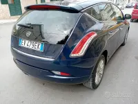 Usata Lancia Delta 105 CV (77 kW) 2014 Blu Utilitaria