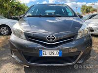 Usata Toyota Yaris Active 69 CV (50 kW) 2012 Grigio Berlina