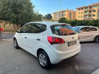 Usata Kia Venga 90 CV (66 kW) 2013 Bianco Utilitaria