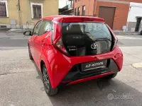 Usata Toyota Aygo Connect Style 72 CV (52 kW) 2021 Rosso Utilitaria
