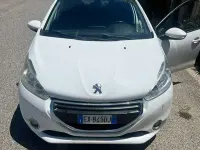 Usata Peugeot 208 Active 68 CV (50 kW) 2014 Bianco Utilitaria
