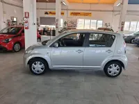 Usata Daihatsu Sirion 87 CV (63 kW) 2007 Argento Utilitaria