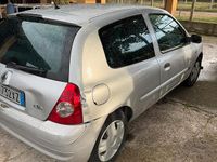 Usata Renault Clio II 65 CV (47 kW) 2003 Grigio Berlina