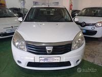 Usata Dacia Sandero Lauréate 72 CV (52 kW) 2010 Bianco Berlina