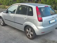 Usata Ford Fiesta Ghia 75 CV (55 kW) 2005 Grigio Utilitaria