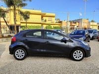 Usata Kia Rio 85 CV (62 kW) 2016 Grigio scuro Berlina