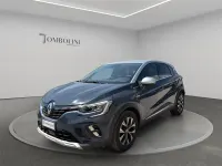 Usata Renault Captur Intens 100 CV (73 kW) 2023 Blu scuro SUV
