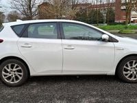 Usata Toyota Auris Hybrid Active 99 CV (72 kW) 2015 Bianco Berlina