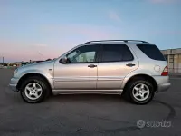Usata Mercedes ML270 163 CV (119 kW) 2000 Grigio SUV