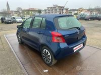 Usata Toyota Yaris Sol 69 CV (50 kW) 2006 Blu scuro Berlina