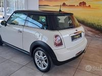 Usata Mini Cooper D 111 CV (81 kW) 2011 Beige Utilitaria