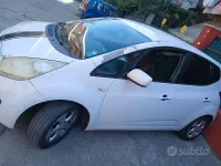 Usata Kia Venga 90 CV (66 kW) 2010 Bianco Utilitaria