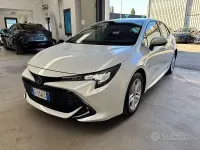 Usata Toyota Corolla Active 140 CV (102 kW) 2022 Bianco Berlina