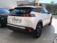 Usata Peugeot 2008 Allure 131 CV (96 kW) 2021 Bianco SUV