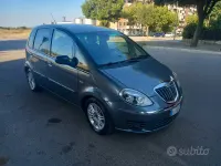 Usata Lancia Musa 120 CV (88 kW) 2011 Grigio Monovolume