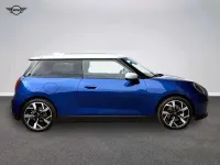Usata Mini Cooper SE Classic 160 kW (218 CV) 2025 Blu/azzurro Utilitaria